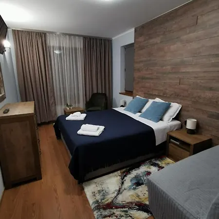 Cedar 42 Apartment